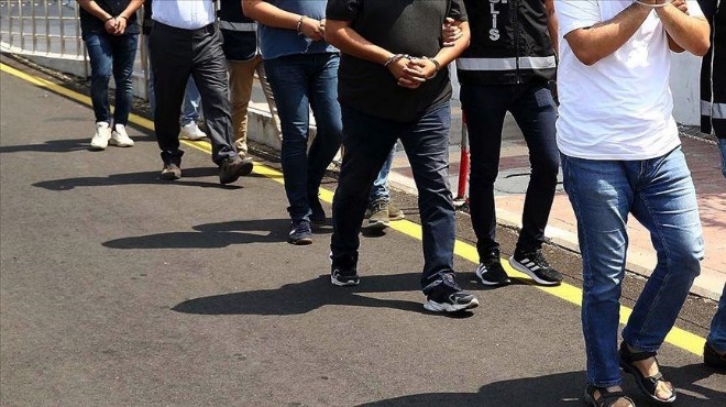 İzmir de FETÖ nün hücre evlerine baskın: 17 gözaltı