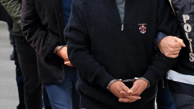 İzmir de FETÖ operasyonu: 22 gözaltı