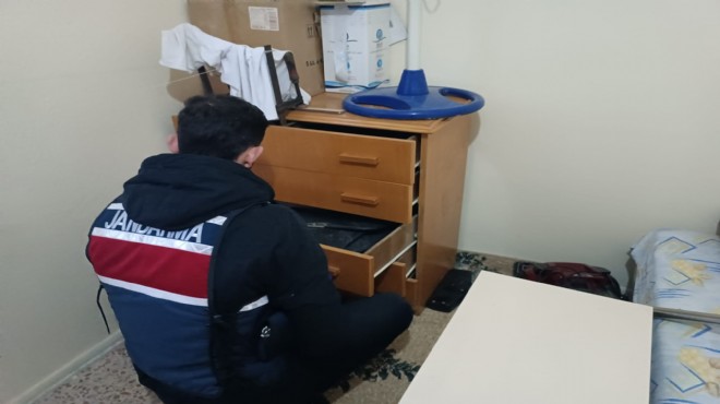 İzmir de FETÖ operasyonunda 4 şüpheli yakalandı