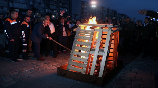 İzmir de Hıdırellez ateşi yakıldı