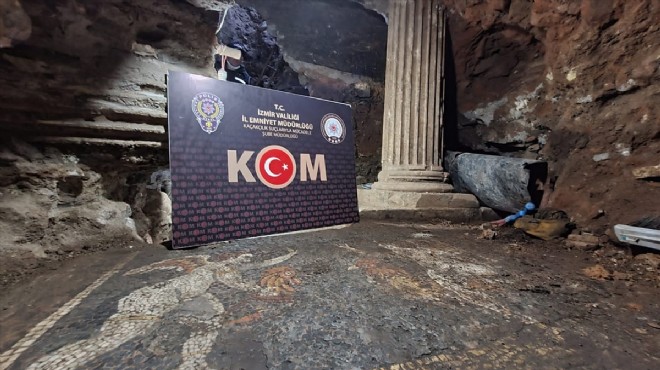 İzmir de Romalı bir zengine ait 2700 yıllık iki mozaik bulundu