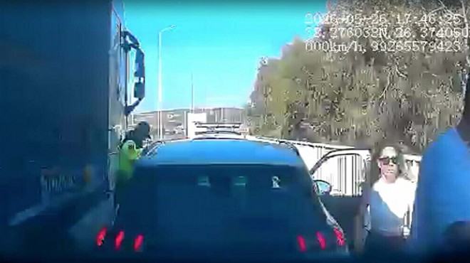 İzmir'de TIR'ın çarptığı uzman çavuş yaralandı!