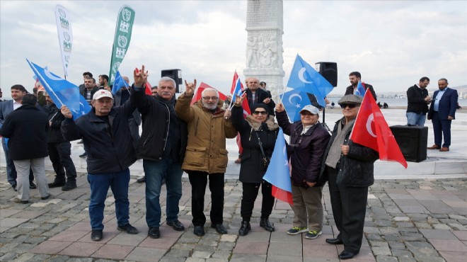 İzmir de Uygur Türklerine destek mitingi