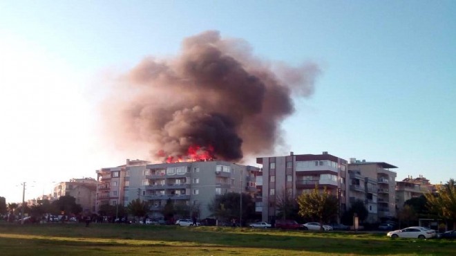 İzmir de apartmanın çatısında korkutan yangın!