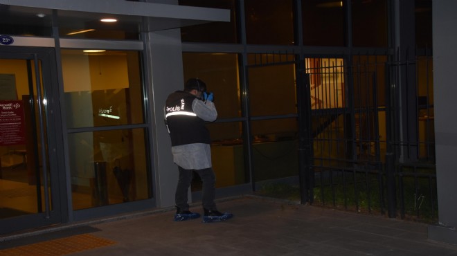 İzmir de banka soygunu girişimi: Suçüstü yakalandılar!