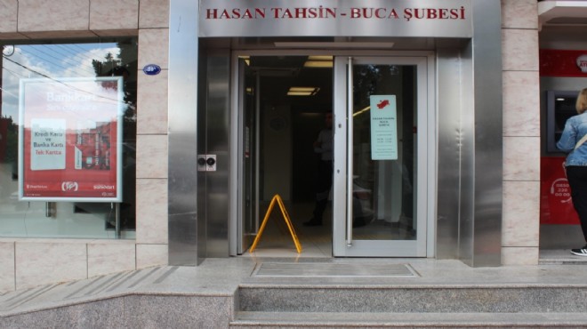 İzmir de banka şubesi önünde silahlı saldırı: 2 yaralı