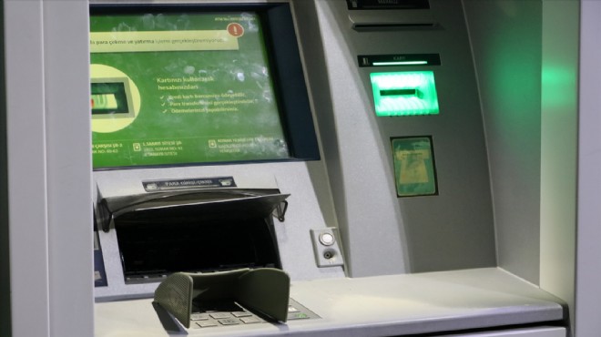 İZBAN durağındaki ATM de hırsızlık girişimi!