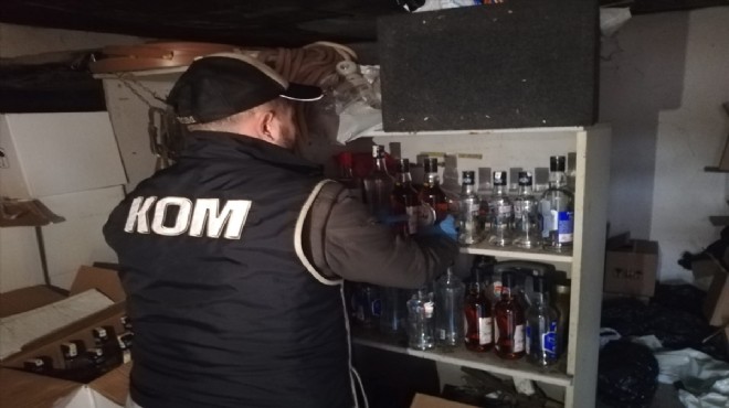 İzmir de barakada bin 406 şişe sahte içki ele geçirildi