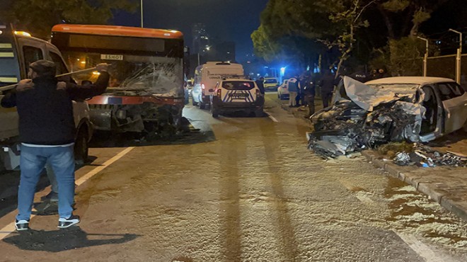 İzmir de belediye otobüsü ile otomobil kafa kafaya çarpıştı: 1 ölü, 2 yaralı