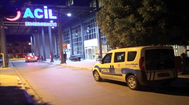 İzmir de bıçaklı kavga dehşeti: 2 yaralı