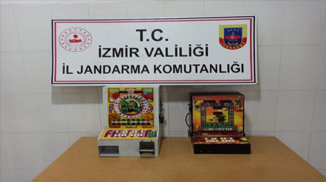 İzmir de bir büfede iki kumar makinesi ele geçirildi