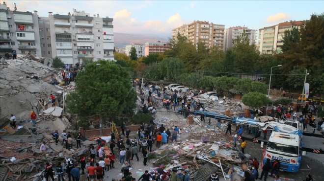 İzmir de büyük deprem! 6.6 ya sallandı: 20 can kaybı, 786 yaralı