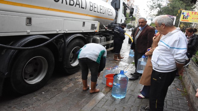 İzmir de çilenin resmi:  Parayla satın alacak su kalmadı! 