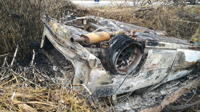 İzmir de dehşet: Şarampole uçan otomobilden yanmış ceset çıktı!