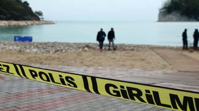İzmir de dehşet: Tekneden düştü, cesedi kıyıya vurdu!