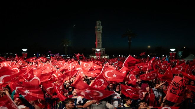 İzmir de demokrasi ve milli birlik gecesi!