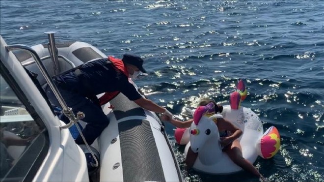 İzmir de denizde sürüklenen 2 çocuk kurtarıldı