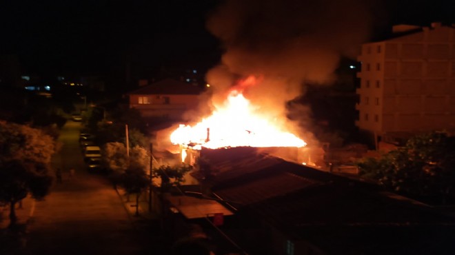 İzmir de ev yangını: Alevler katı küle çevirdi!
