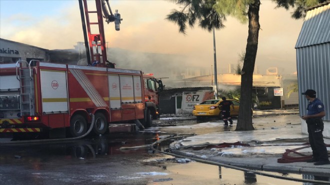 İzmir de fabrikada korkutan yangın