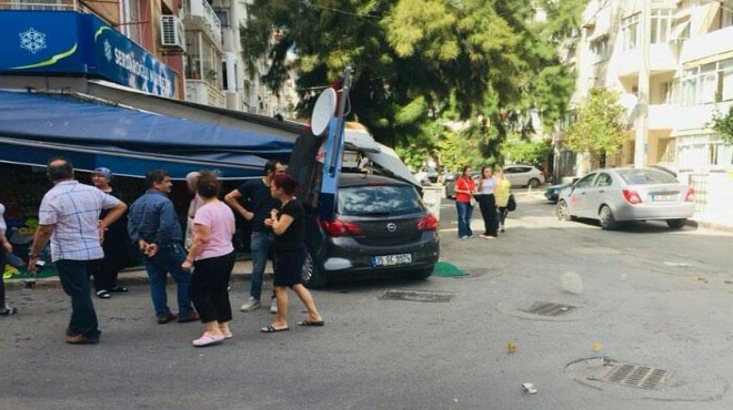 İzmir de faciadan dönüş: Otomobil market tezgahına daldı!