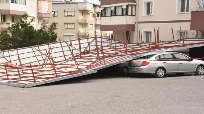 İzmir de faciadan dönüş: Rüzgar çatıyı uçurdu...