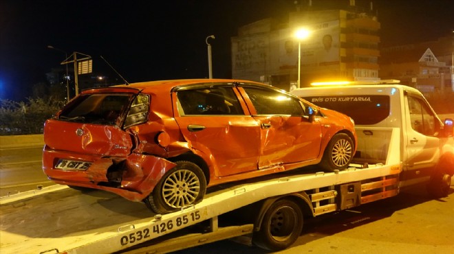 İzmir de feci kaza: 3 araca birden çarptı!