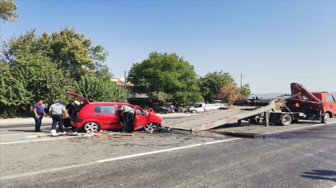 İzmir de feci kaza: 3 kişi yaralandı
