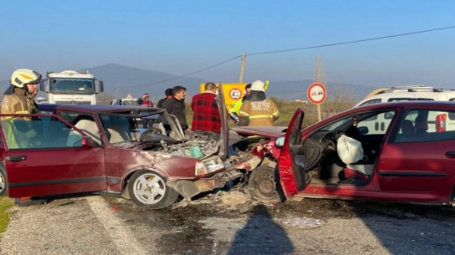 İzmir de feci kaza: 4 kişi yaralandı