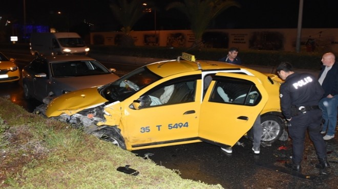 İzmir de feci kaza! 6 araç birbirine girdi: 9 yaralı!