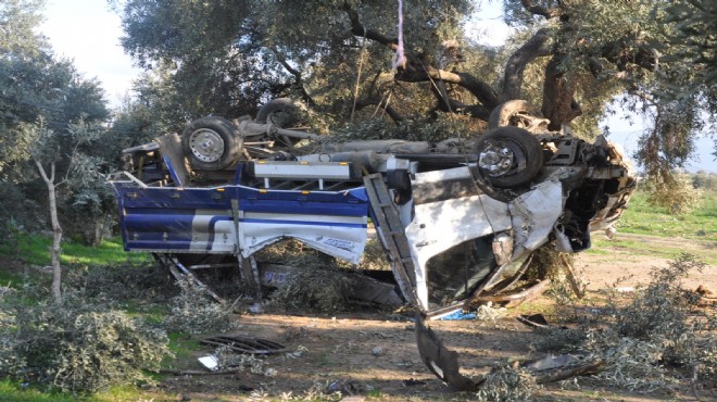 İzmir'de feci kaza: Kamyonet ters döndü!