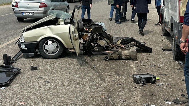 İzmir de feci kaza: Otomobil ikiye bölündü!
