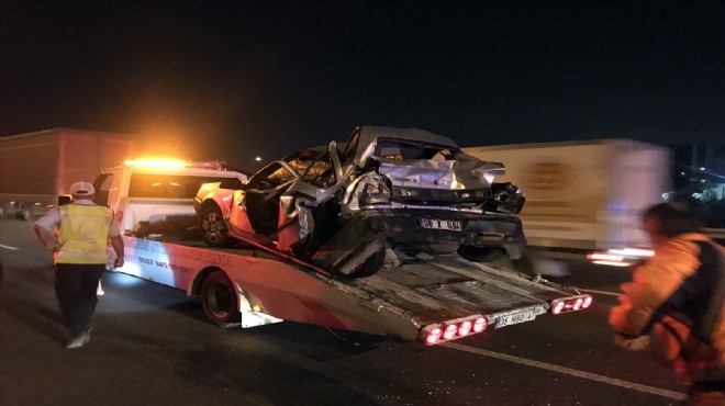 İzmir de feci kaza! Tır otomobile çarptı: 1 ölü, 1 yaralı