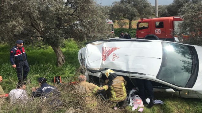 İzmir de feci kaza! Tırla hafif ticari araç çarpıştı: 6 yaralı