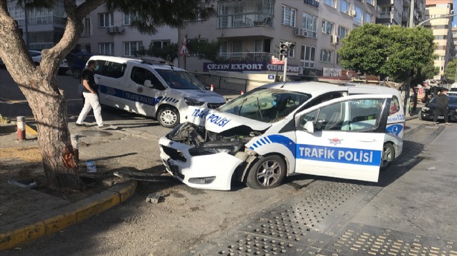 Hafif ticari araç polis otosuna çarptı: İki trafik polisi yaralandı