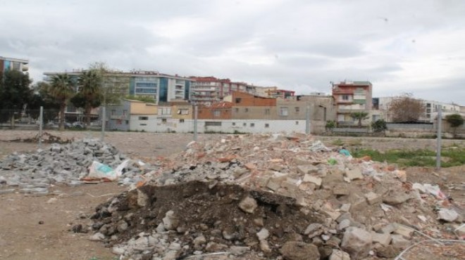 İzmir de hastane hüsranı: Yıkıldı, 2 yıldır çivi çakılmadı!