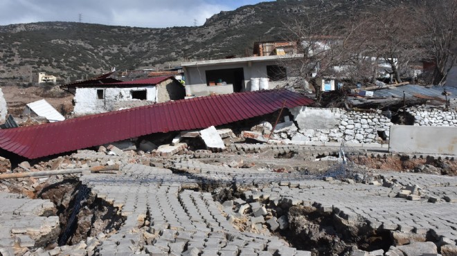 İzmir de heyelan paniği: Evler boşaltıldı