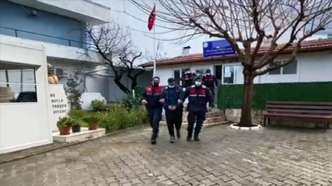 İzmir de hırsızlık şüphelisi 2 kişi gözaltına alındı