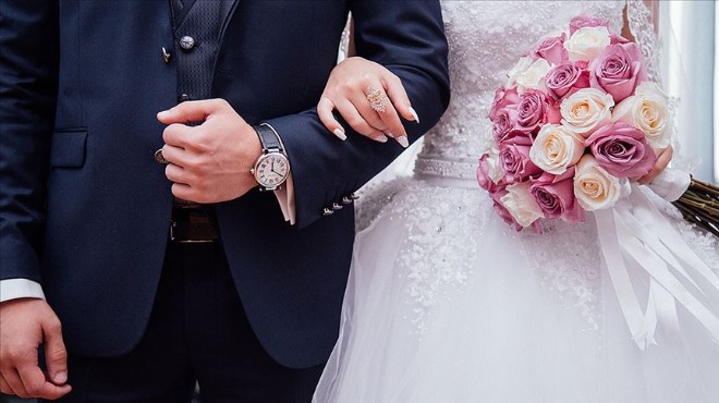 İzmir de o ilçede virüs alarmı: İki düğüne katılanlara test