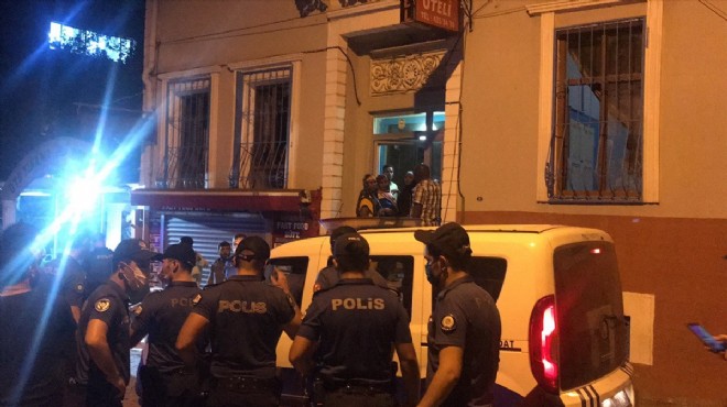 İzmir de iki grup arasında bıçaklı kavga: 2 yaralı