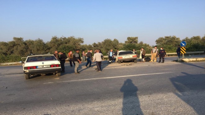 İzmir de iki otomobil çarpıştı; 1 ölü 1 yaralı