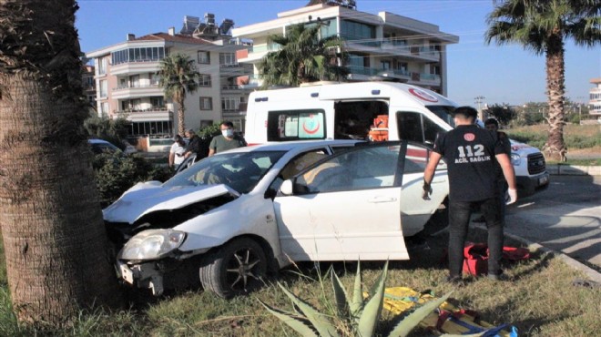 İzmir de iki otomobilin çarpıştığı kazada 5 kişi yaralandı