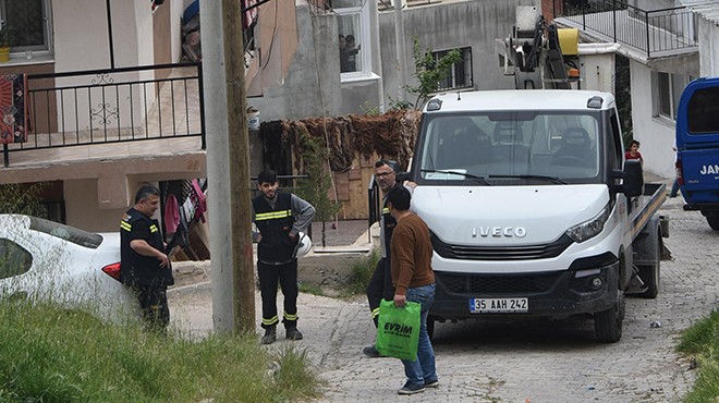 İzmir de kaçak elektrik kullandıklarını ihbar eden mahalleli elektriğe kavuştu