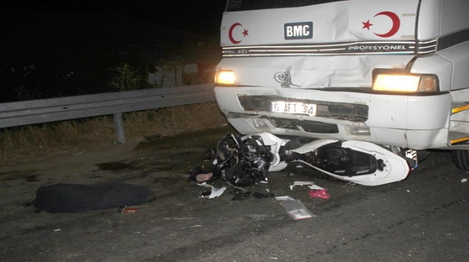 İzmir de kamyonla motosiklet çarpıştı: Baba ve küçük kızı yaşamını yitirdi