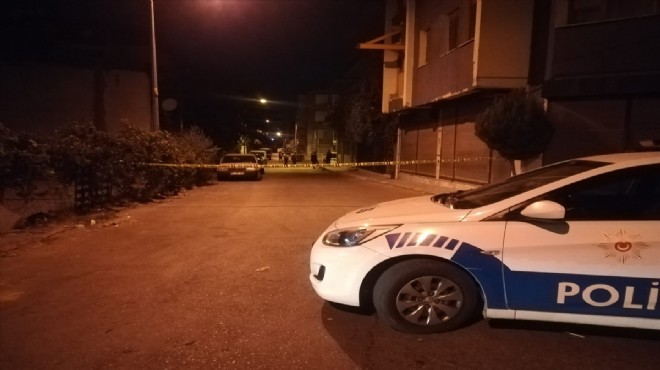 İzmir de komşular arası bıçaklı kavga: 1 i ağır 2 yaralı