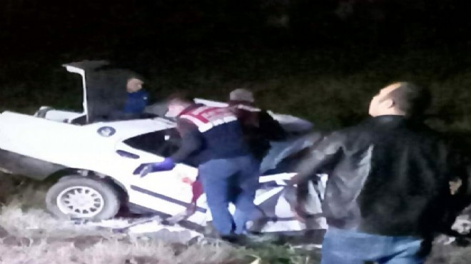 İzmir de korkunç kaza: Genç sürücü öldü, arkadaşları ağır yaralı