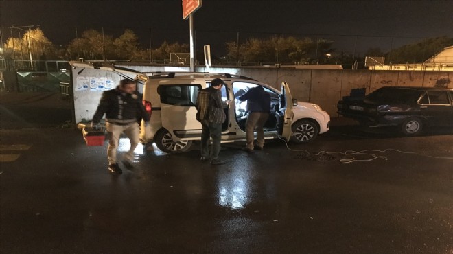 İzmir de korkunç kaza: Otomobilden indiği anda...