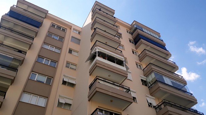 İzmir de korkunç son: Apartmanın çatısında ölüme atladı