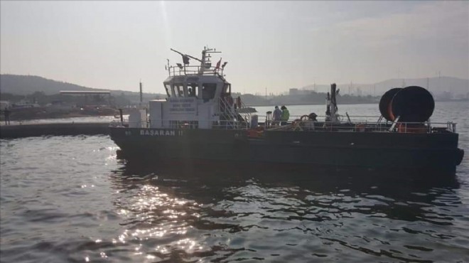 İzmir de korkutan görüntü: Denize petrol atığı sızdı!