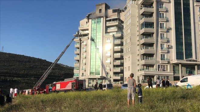 İzmir de korkutan yangın: Apartman boşaltıldı
