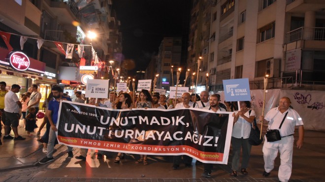 İzmir de meşaleli 17 Ağustos yürüyüşü